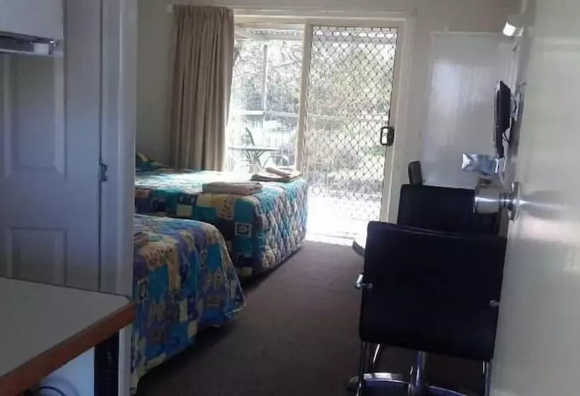 Donald Riverside Motel