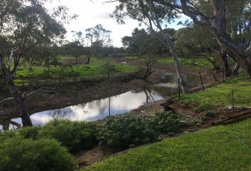 Donald Riverside Motel