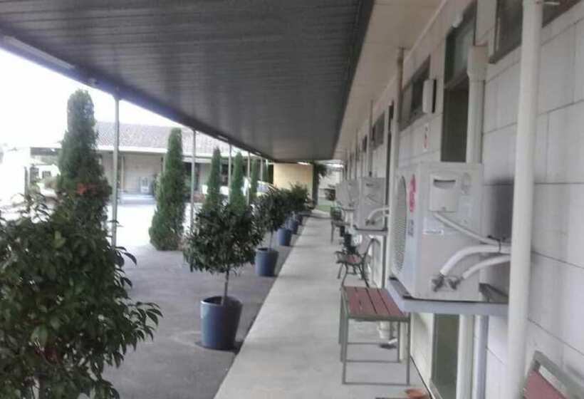 Donald Riverside Motel