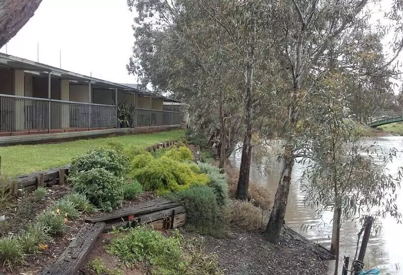 Donald Riverside Motel