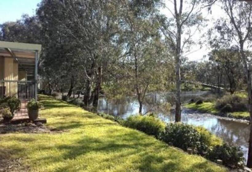 Donald Riverside Motel