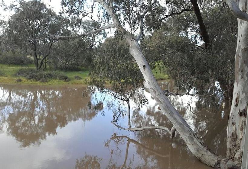 Donald Riverside Motel