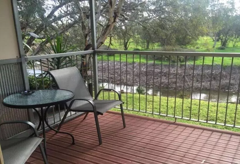 Donald Riverside Motel