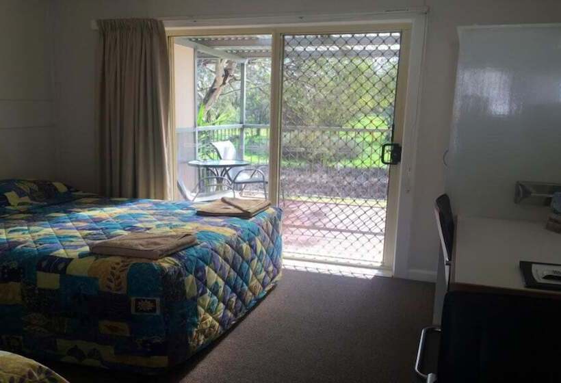 Donald Riverside Motel