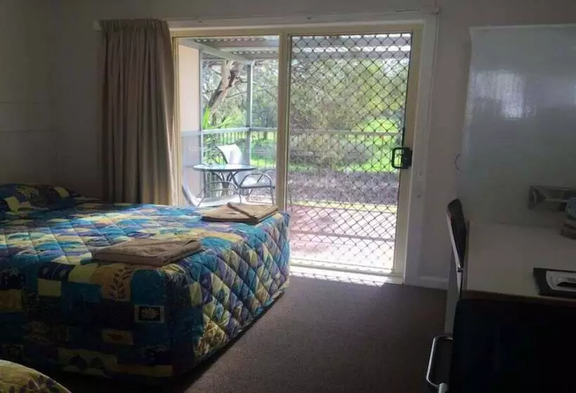 Donald Riverside Motel