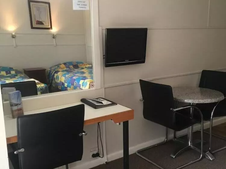 Donald Riverside Motel