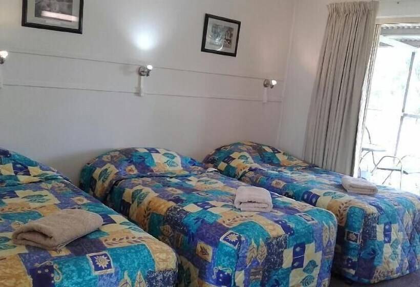 Donald Riverside Motel