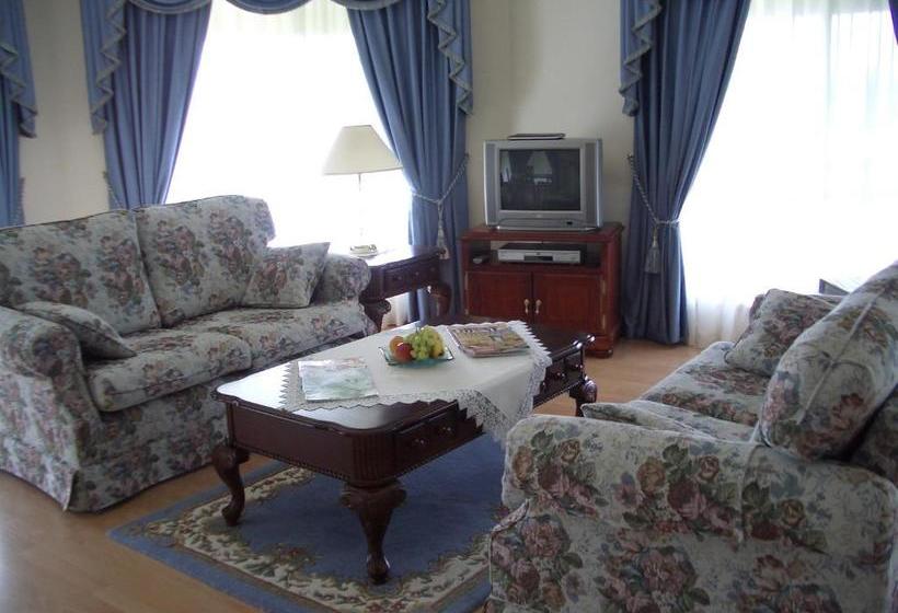 مبيت وإفطار Carolynnes Cottages