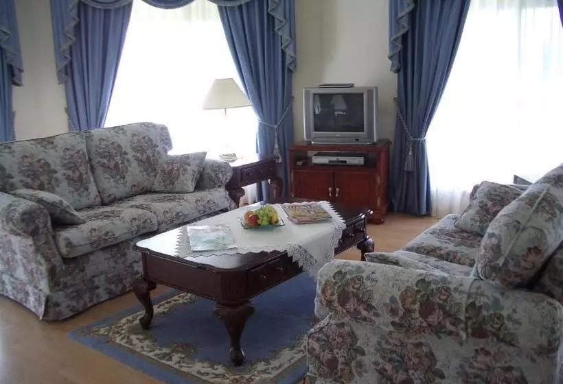 Aamiaismajoitus (B&B) Carolynnes Cottages