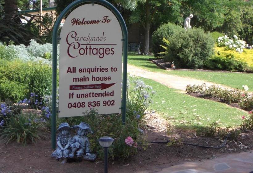 مبيت وإفطار Carolynnes Cottages