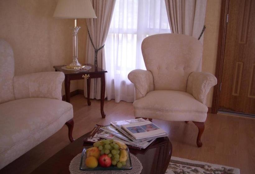 مبيت وإفطار Carolynnes Cottages