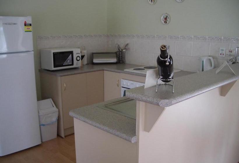 مبيت وإفطار Carolynnes Cottages