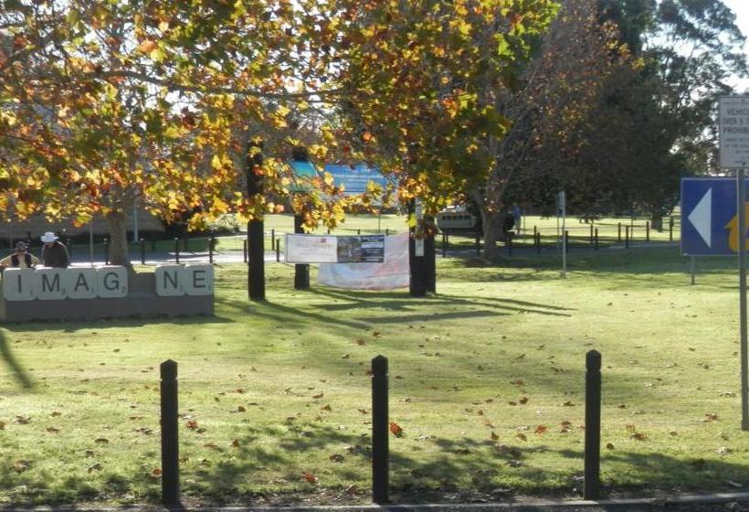 Benjamin Singleton Motel