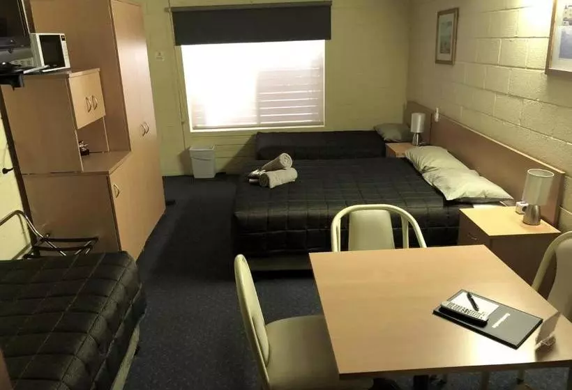 Benjamin Singleton Motel