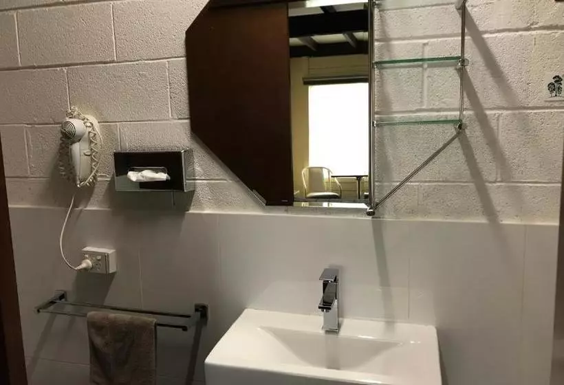 Benjamin Singleton Motel