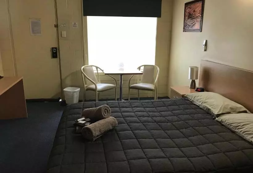 Benjamin Singleton Motel