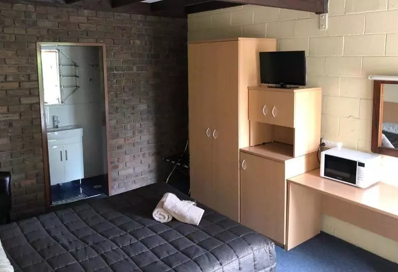 Benjamin Singleton Motel