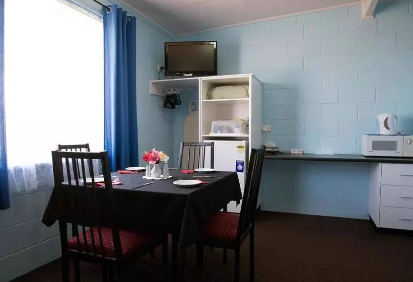 Artesian Motor Inn Under New Management Rams Motel