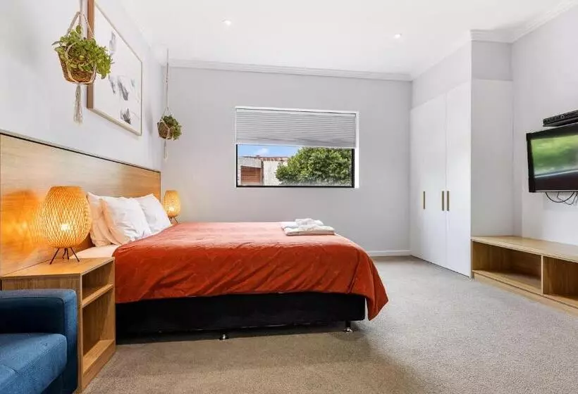 モーテル Civic Apartments