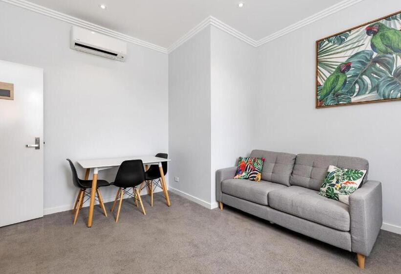 מוטל Civic Apartments