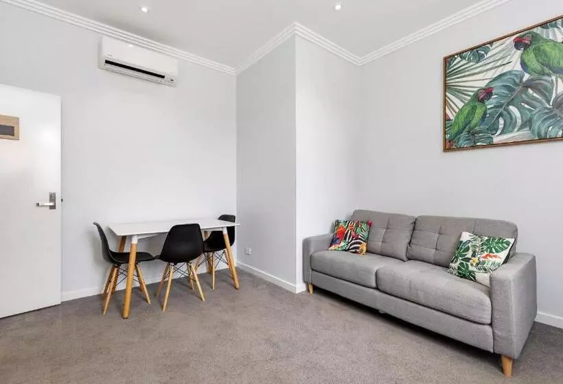 モーテル Civic Apartments