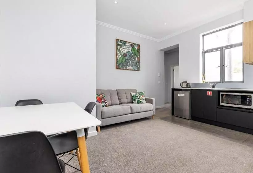 モーテル Civic Apartments