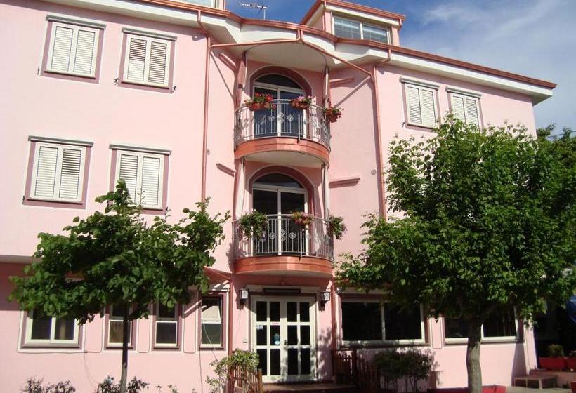 بنسيون Il Glicine