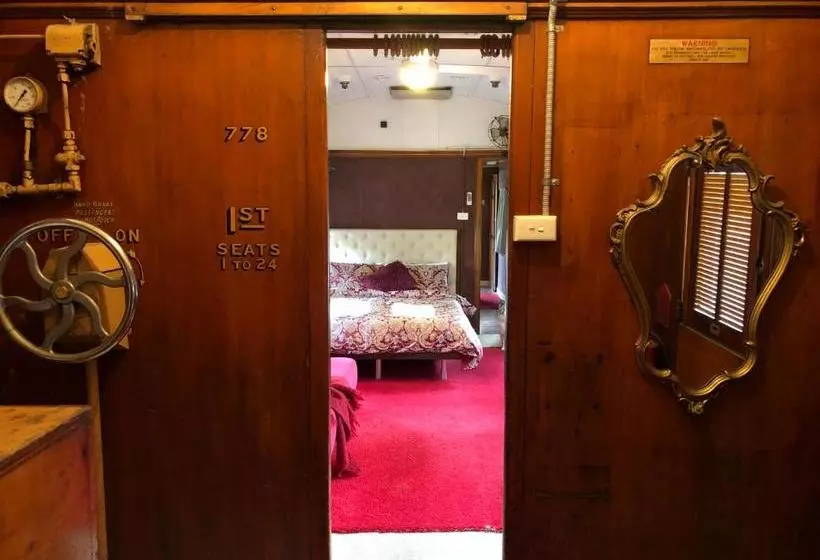 پانسیون Krinklewood Cottage & Train Carriages