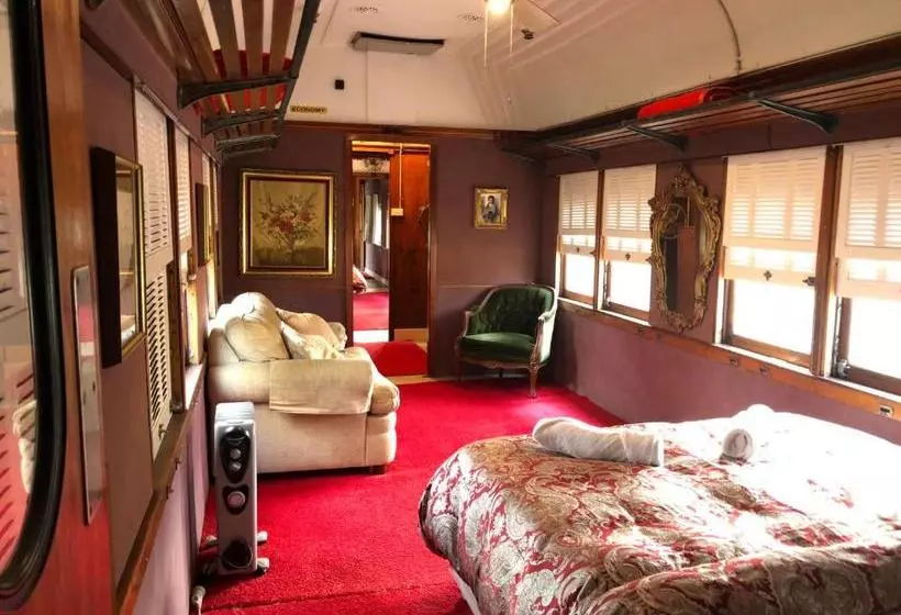 پانسیون Krinklewood Cottage & Train Carriages