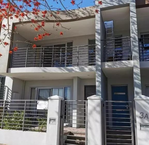 ペンション North Coogee Beach House