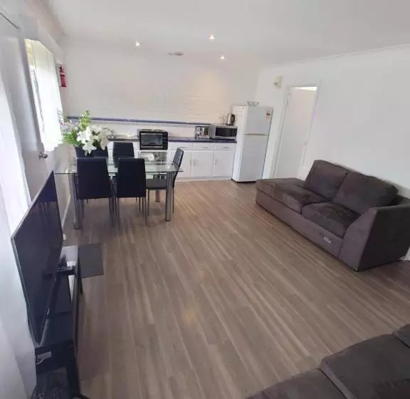 Top Of The Lake Holiday Units