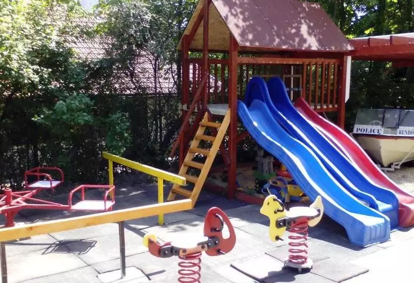 تختخواب و صبحانه Aqua Ház Panzió 2