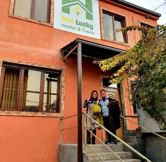 Bee Lucky Hostel And Tours