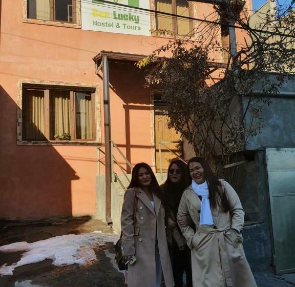 Bee Lucky Hostel And Tours
