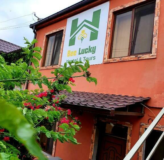 Bee Lucky Hostel And Tours