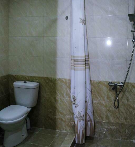 Bee Lucky Hostel And Tours