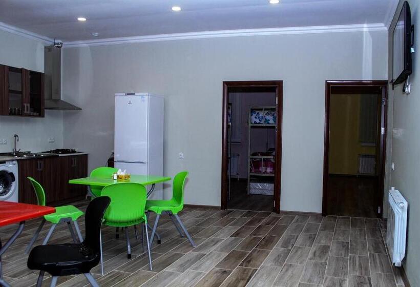 Bee Lucky Hostel And Tours