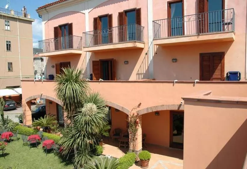 Hotelli Locanda Dei Trecento