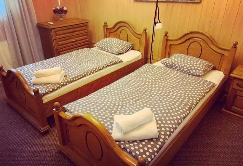 هتل Zakarpatska Kolyba