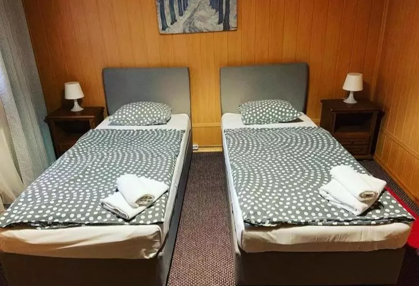 هتل Zakarpatska Kolyba