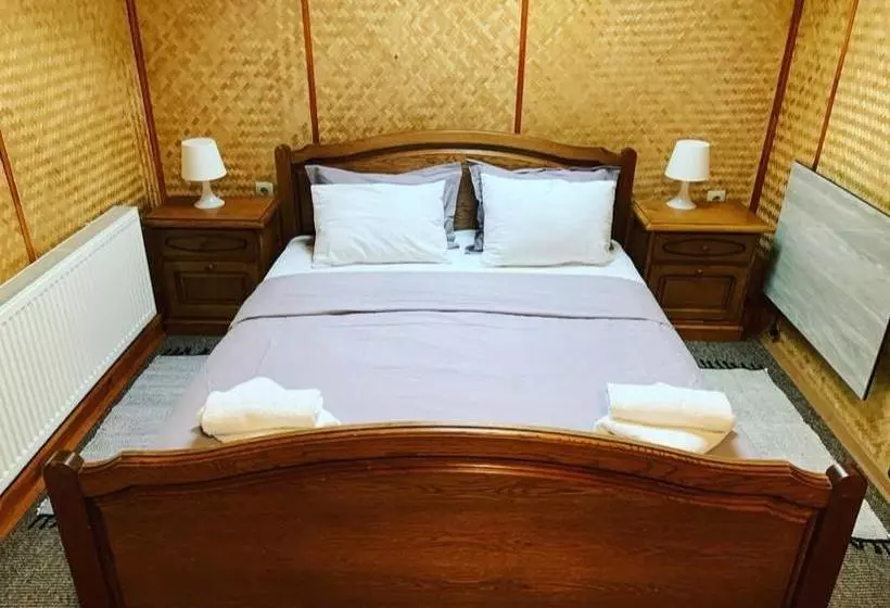 هتل Zakarpatska Kolyba