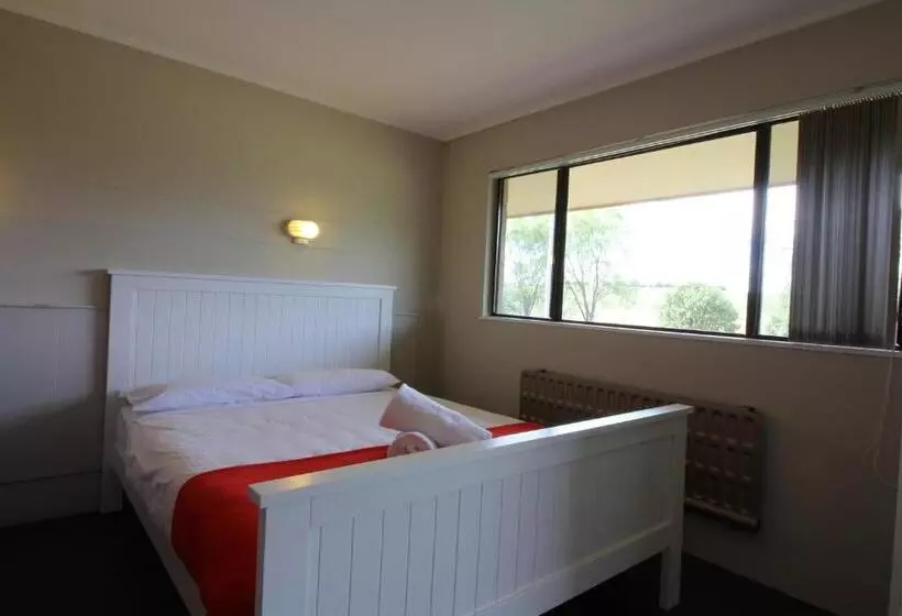 モーテル Snowy Mountains Resort And Function Centre