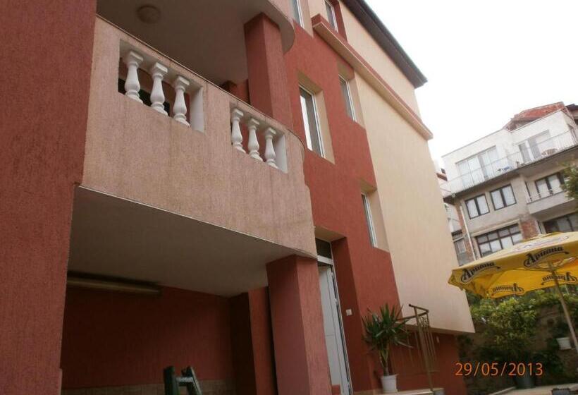 پانسیون Kupenova Guest House