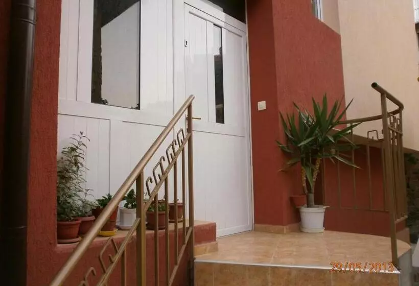 پانسیون Kupenova Guest House