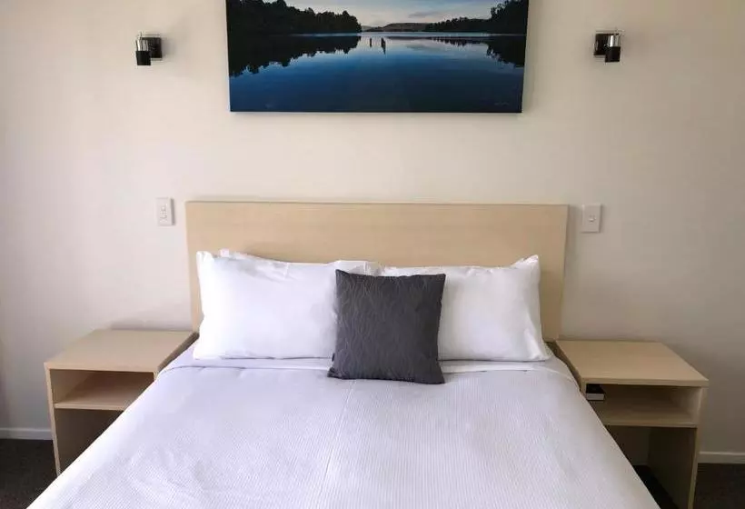 Glacier Highway Motel