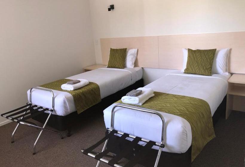 Glacier Highway Motel