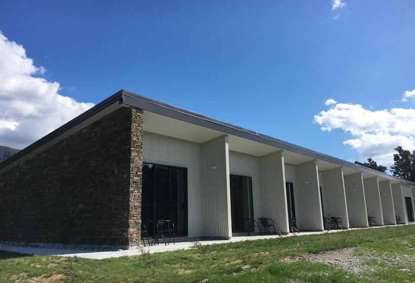 Glacier Highway Motel