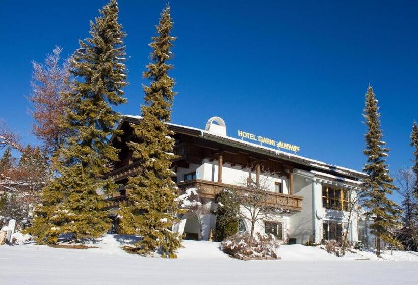 פנסיון Garni Almhof