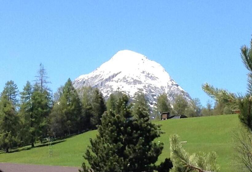 פנסיון Garni Almhof