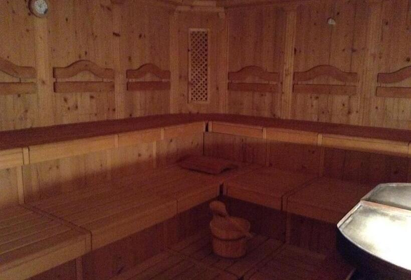 פנסיון Garni Almhof